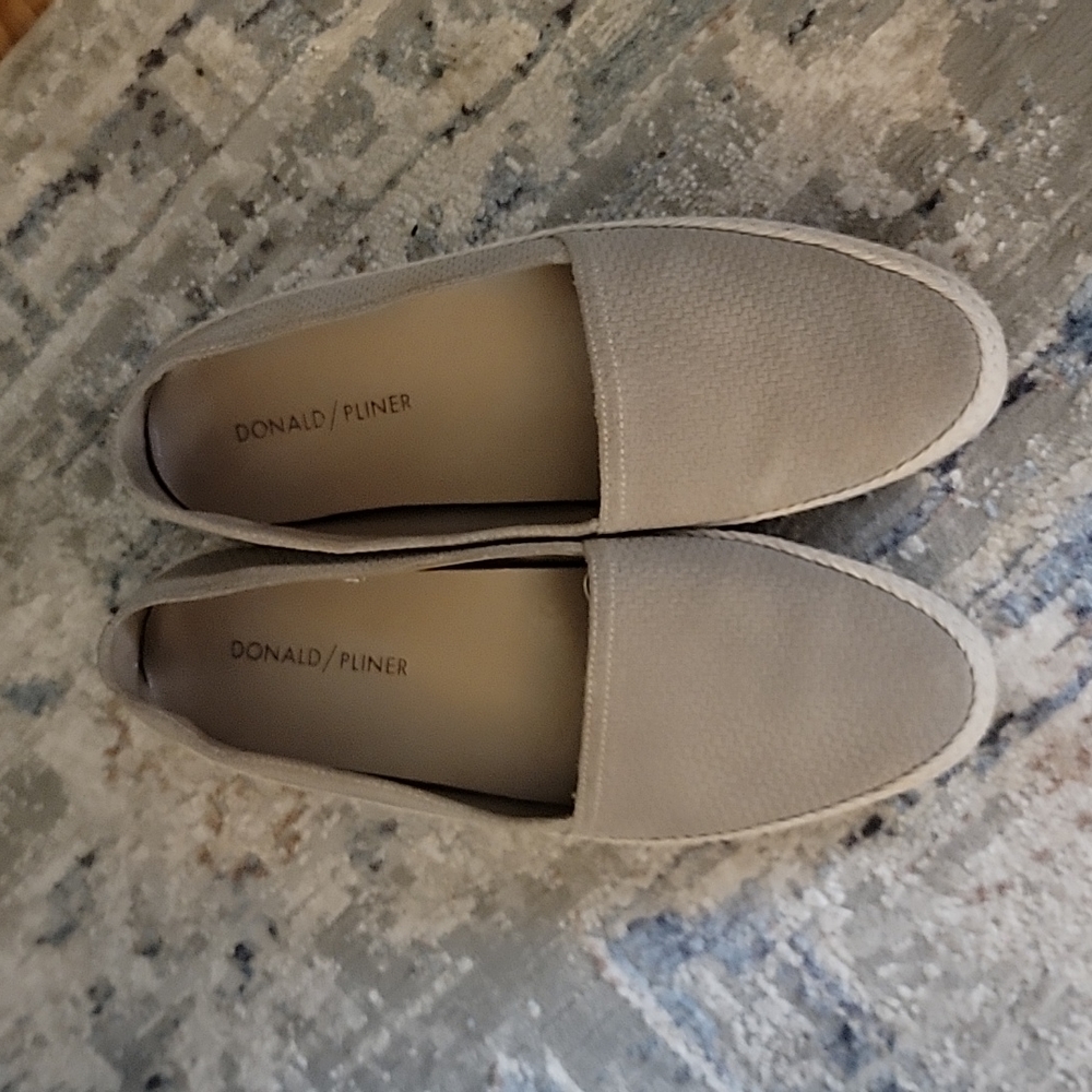 Donald Pliner Women's 6.5 Palm Perf. Slip Ons EUC